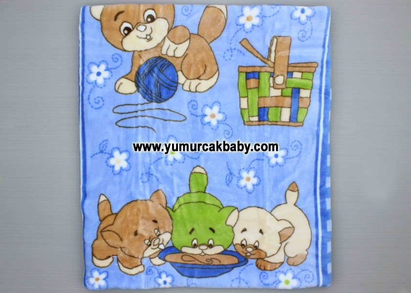 Poşetli kabartmalı kedi desenli battaniye 05